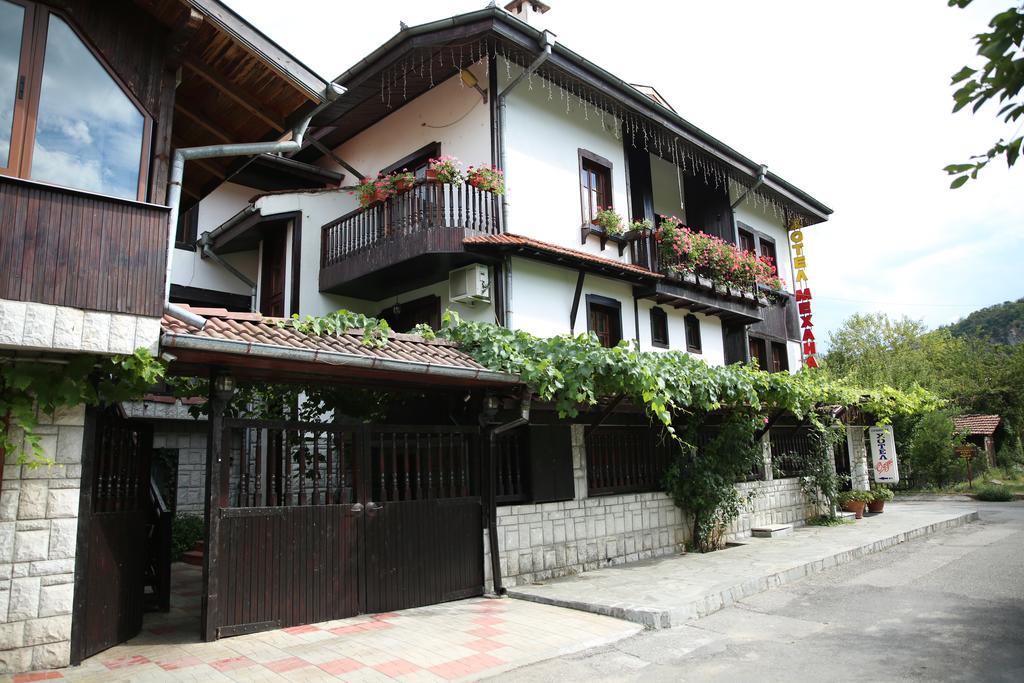 Oazis Family Hotel Lovetch Extérieur photo